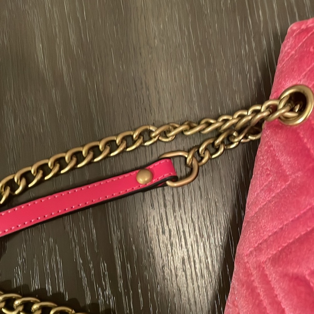 GUCCI
Velvet Matelasse GG Marmont Shoulder Bag Light Raspberry Rose
NWOT - Picture 15 of 17